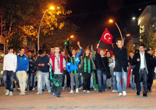 Türkiye 24 şehidi için sokaklara döküldü