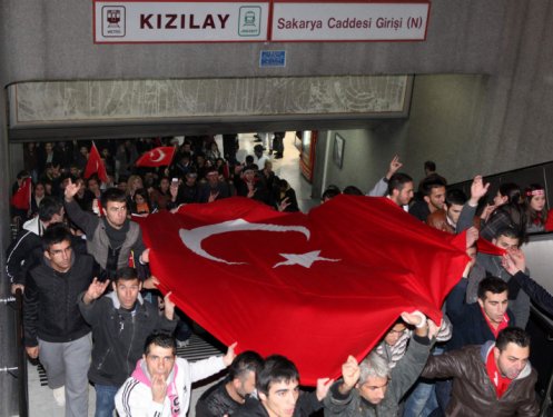 Türkiye 24 şehidi için sokaklara döküldü