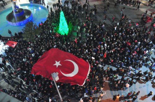 Türkiye 24 şehidi için sokaklara döküldü