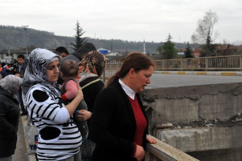 Çaycuma'da köprü çöktü: 15 kişi kayıp