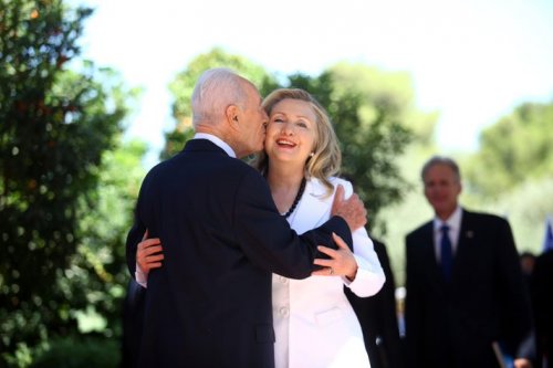 Clinton Peres ile görüştü