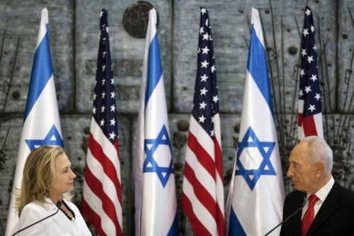 Clinton Peres ile görüştü