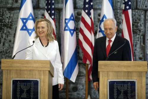 Clinton Peres ile görüştü