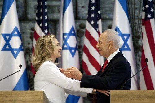 Clinton Peres ile görüştü