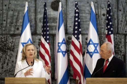 Clinton Peres ile görüştü