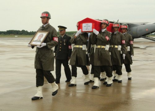 Şehit er Hakan Oktay son yolculuğuna uğurlandı