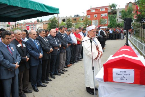 Şehit er Hakan Oktay son yolculuğuna uğurlandı