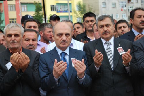 Şehit er Hakan Oktay son yolculuğuna uğurlandı