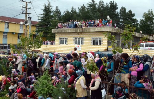 Şehit er Hakan Oktay son yolculuğuna uğurlandı