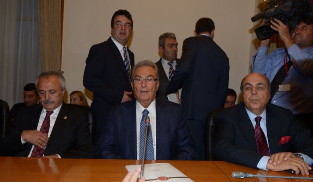 Deniz Baykal komisyonu terketti