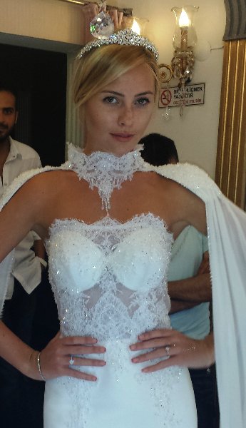 Chloe Loughnan: Kendi paramı kazanmak istiyorum