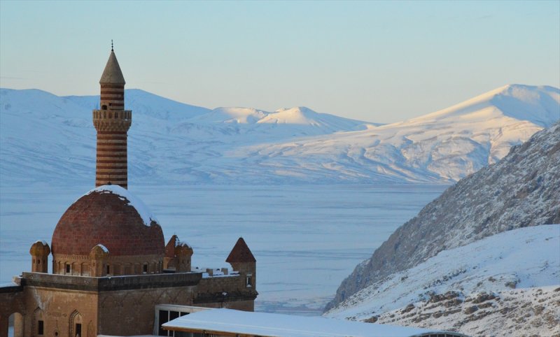 İshak Paşa Sarayı'ndan kış manzarası 