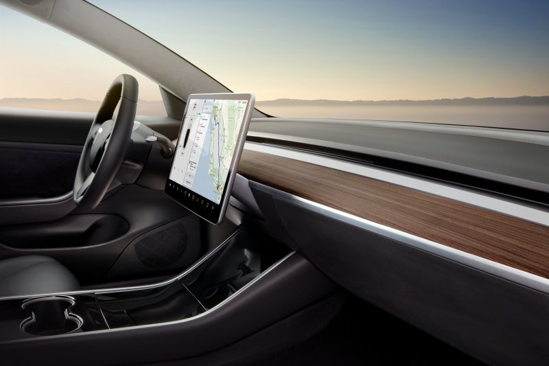 Tesla Model 3 bugün trafiğe çıkıyor