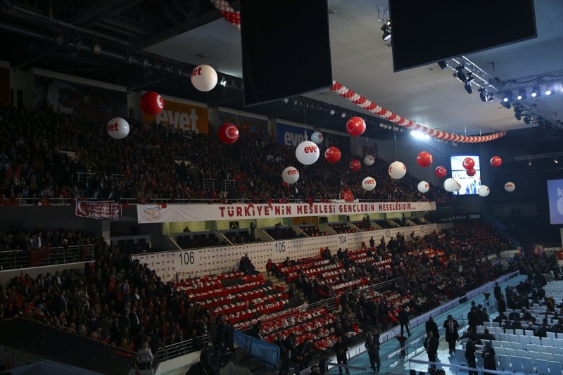 Ak Parti'nin referandum çalışmaları bugün başlıyor