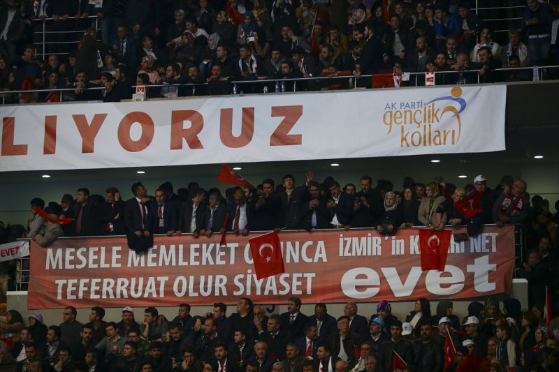 Ak Parti'nin referandum çalışmaları bugün başlıyor