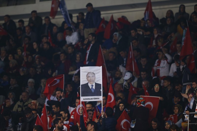 Ak Parti'nin referandum çalışmaları bugün başlıyor