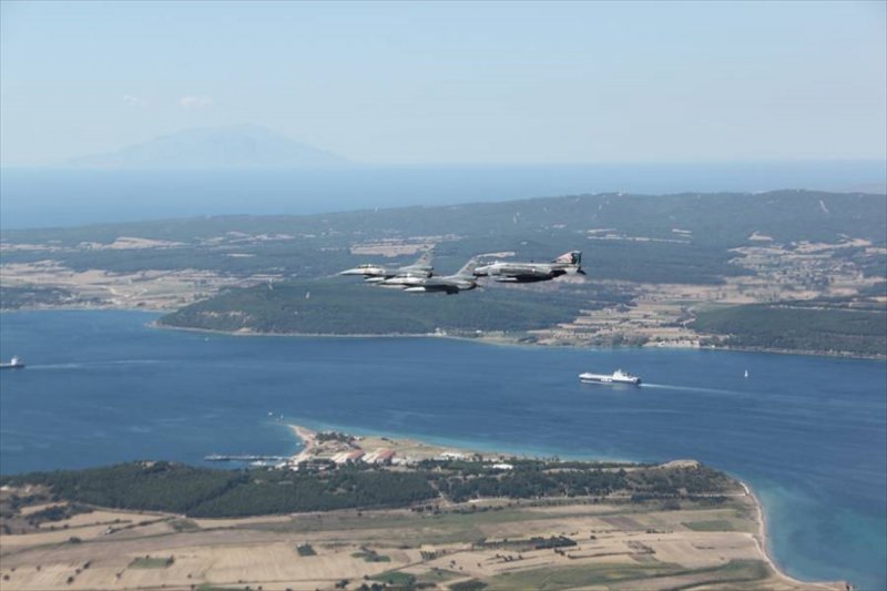 Hulusi Akar F-16 ile uçtu 