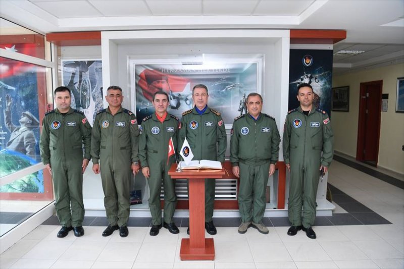 Hulusi Akar F-16 ile uçtu 