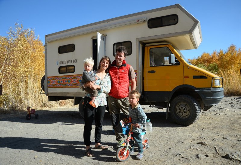 Fransız aile çocuklarıyla 18 ayda 9 ülke gezdi