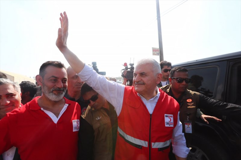 Başbakan Yıldırım Arakanlı Müslümanların kampında