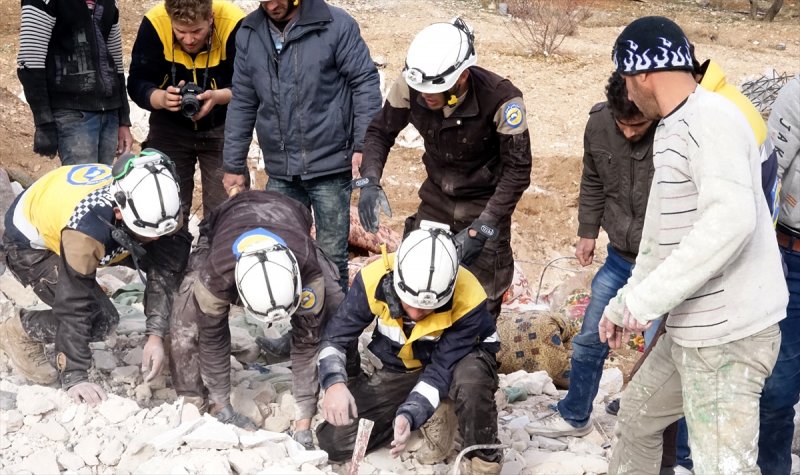 İdlib'e bombardıman sürüyor