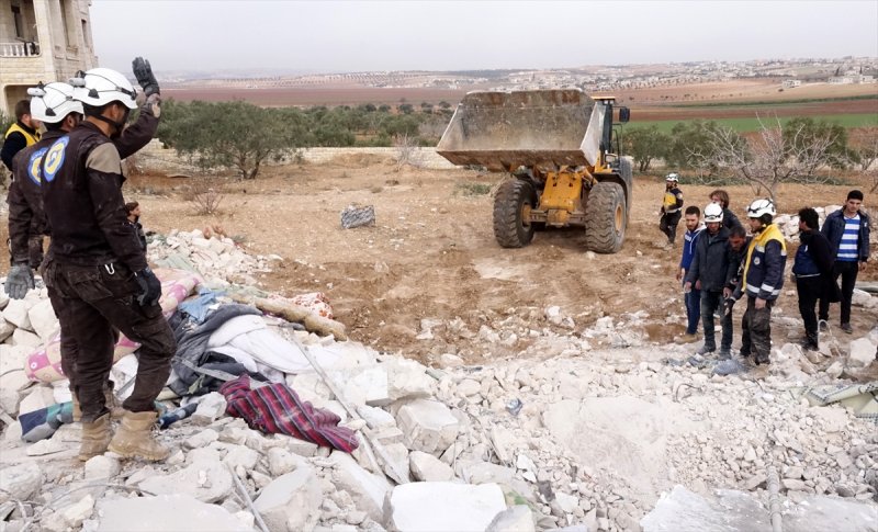 İdlib'e bombardıman sürüyor