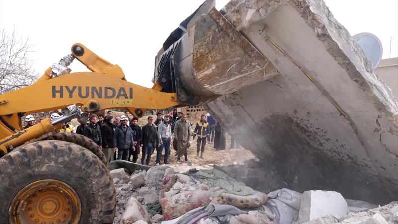 İdlib'e bombardıman sürüyor