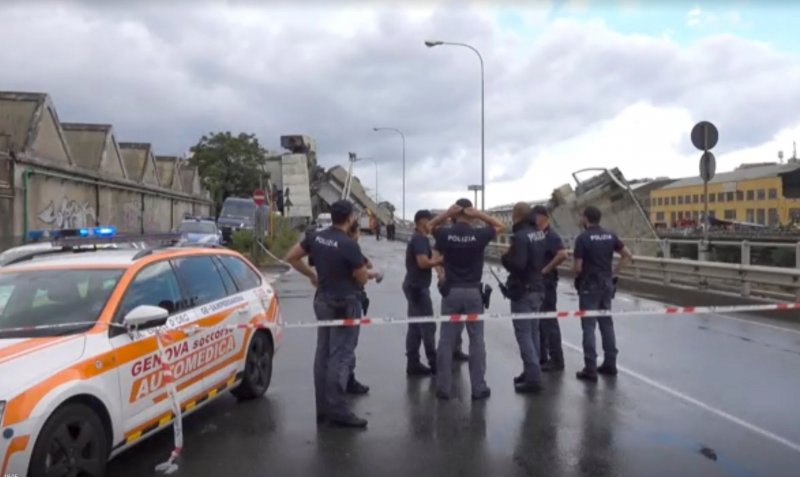 İtalya'da köprü çöktü