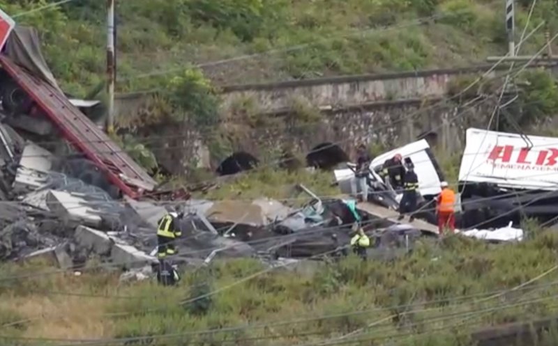 İtalya'da köprü çöktü