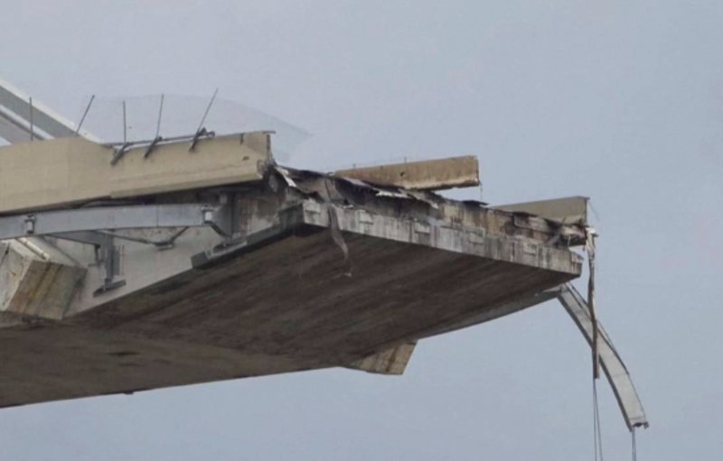 İtalya'da köprü çöktü