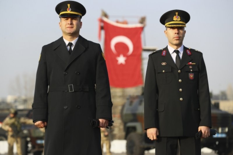 Jandarma yeni üniformasıyla görev başında