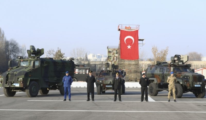 Jandarma yeni üniformasıyla görev başında