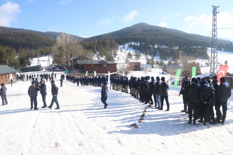 Türk, Suriyeli ve Filistinli gençler kış kampında buluştu