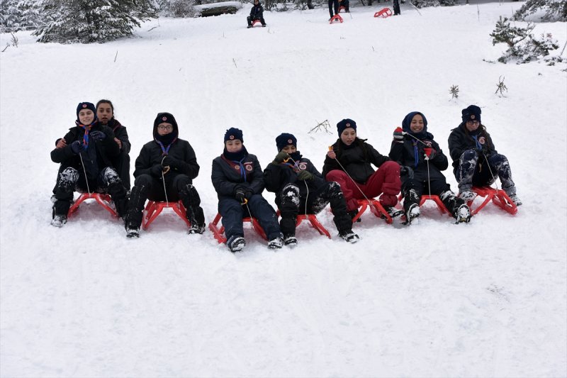 Türk, Suriyeli ve Filistinli gençler kış kampında buluştu