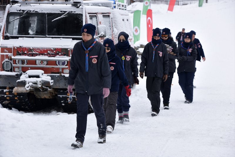 Türk, Suriyeli ve Filistinli gençler kış kampında buluştu