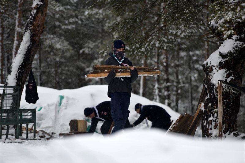 Türk, Suriyeli ve Filistinli gençler kış kampında buluştu