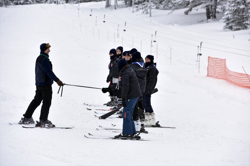 Türk, Suriyeli ve Filistinli gençler kış kampında buluştu