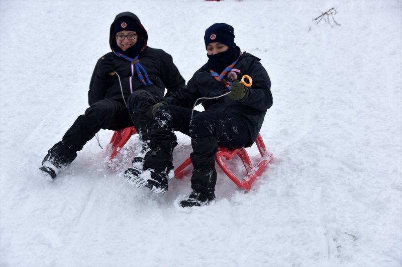 Türk, Suriyeli ve Filistinli gençler kış kampında buluştu