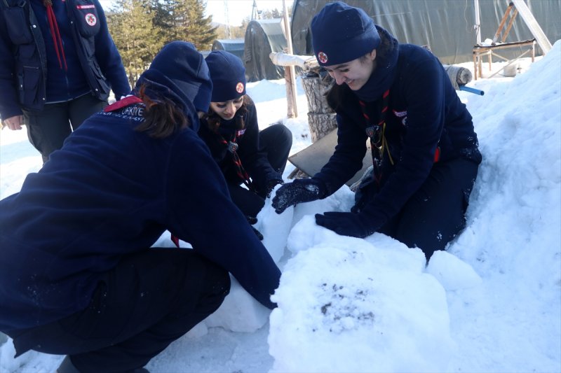 Türk, Suriyeli ve Filistinli gençler kış kampında buluştu