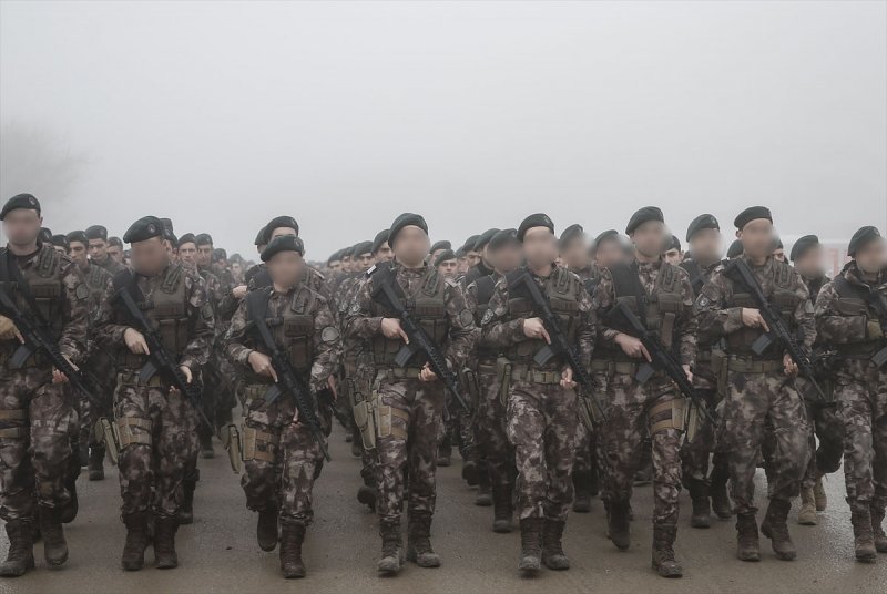  Özel harekat polisleri dualarla Afrin'e uğurlandı