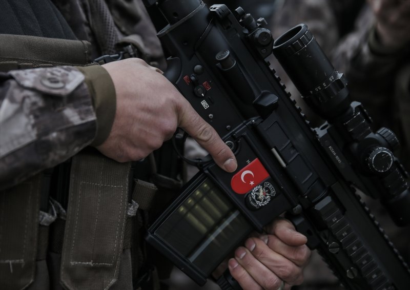  Özel harekat polisleri dualarla Afrin'e uğurlandı