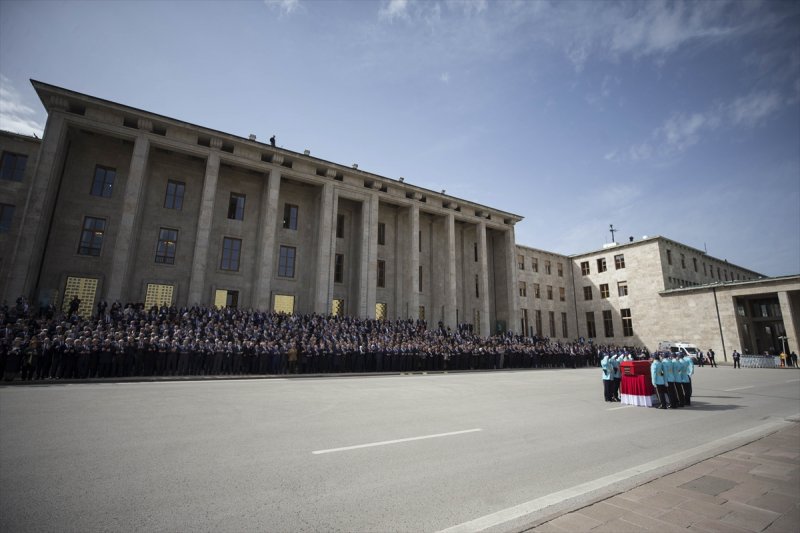 Hasan Celal Güzel için TBMM'de cenaze töreni