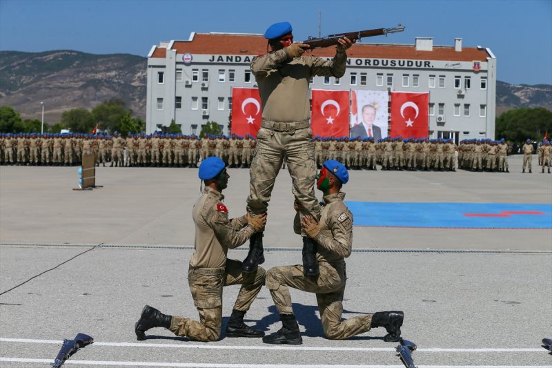 Uzman erbaşlar terörle mücadele kursunu tamamladı