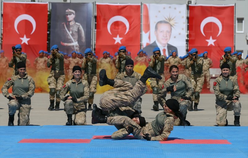 Uzman erbaşlar terörle mücadele kursunu tamamladı