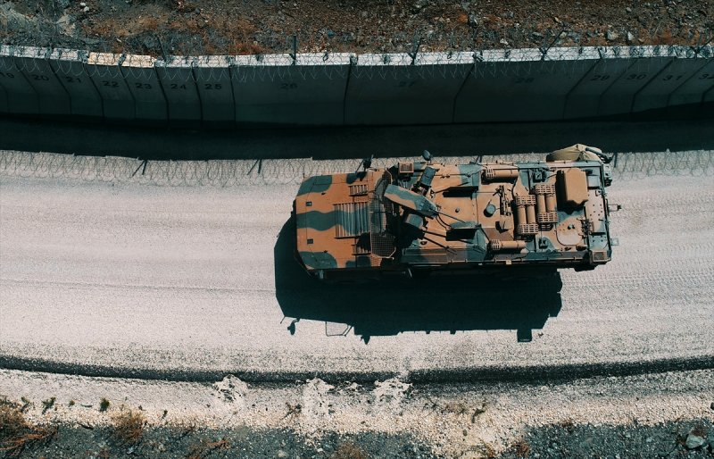 İdlib sınırına askeri sevkiyat sürüyor