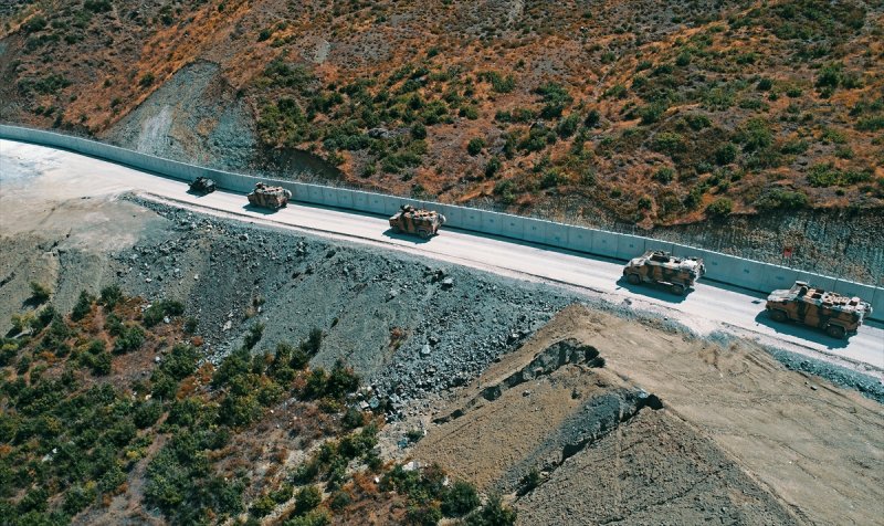 İdlib sınırına askeri sevkiyat sürüyor