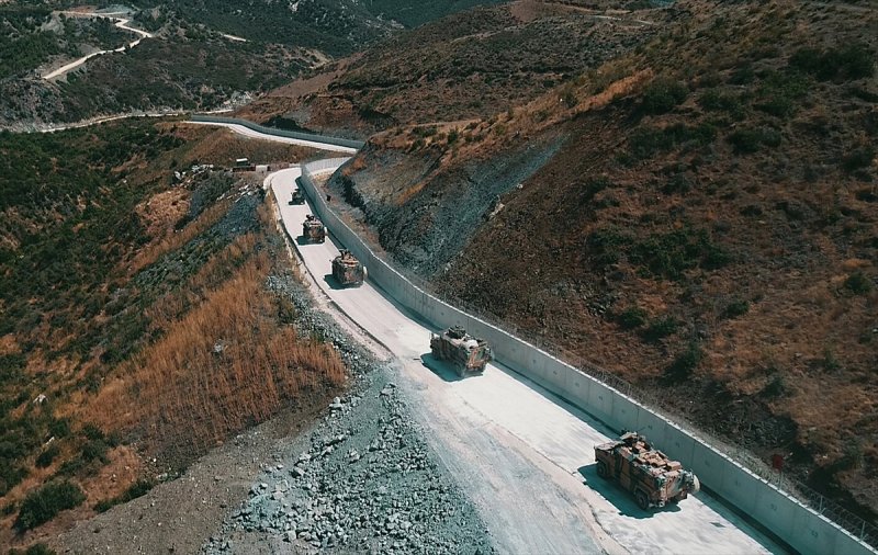 İdlib sınırına askeri sevkiyat sürüyor