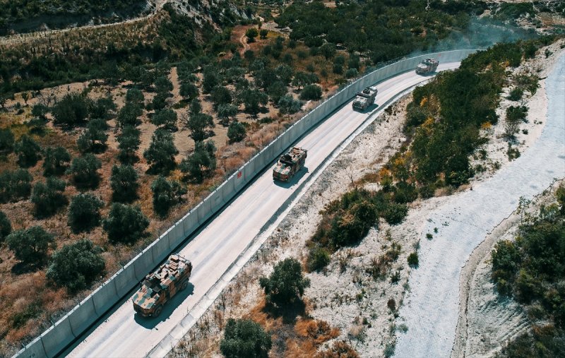 İdlib sınırına askeri sevkiyat sürüyor