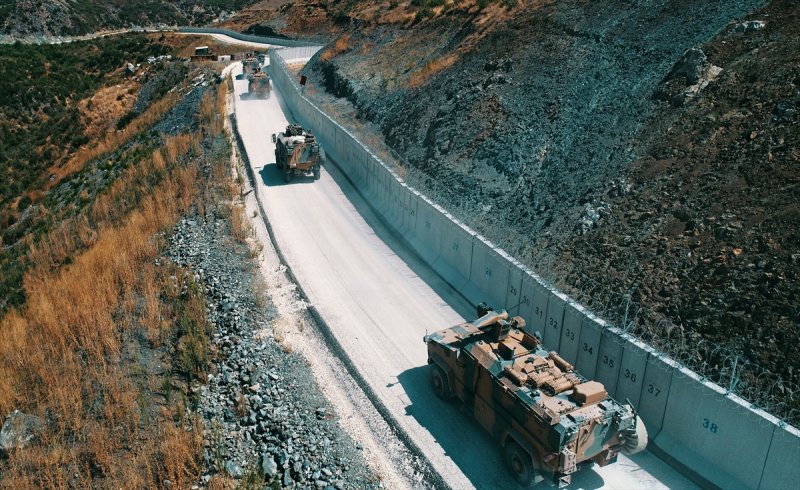 İdlib sınırına askeri sevkiyat sürüyor