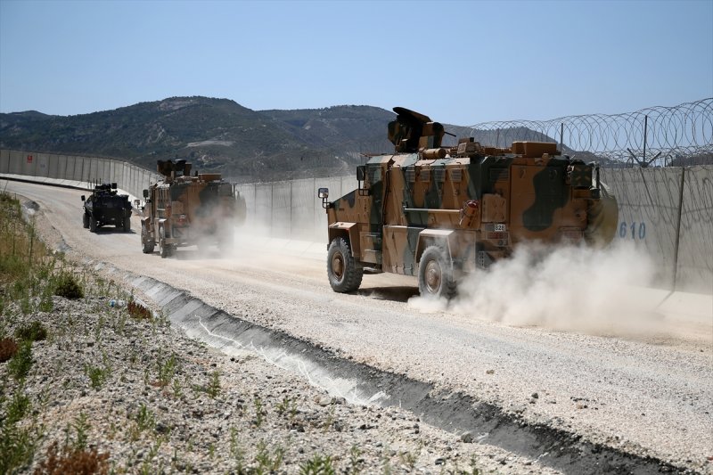 İdlib sınırına askeri sevkiyat sürüyor